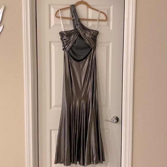 One shoulder beaded metallic gown. Fitted silhouette. - Picture 2 of 13